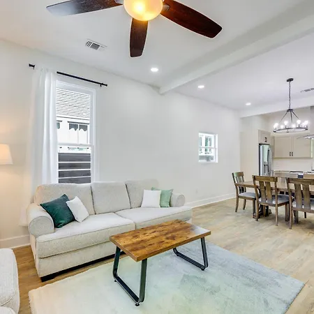 1 Mi To Dtwn San Antonio Sleek Bungalow With Yard!